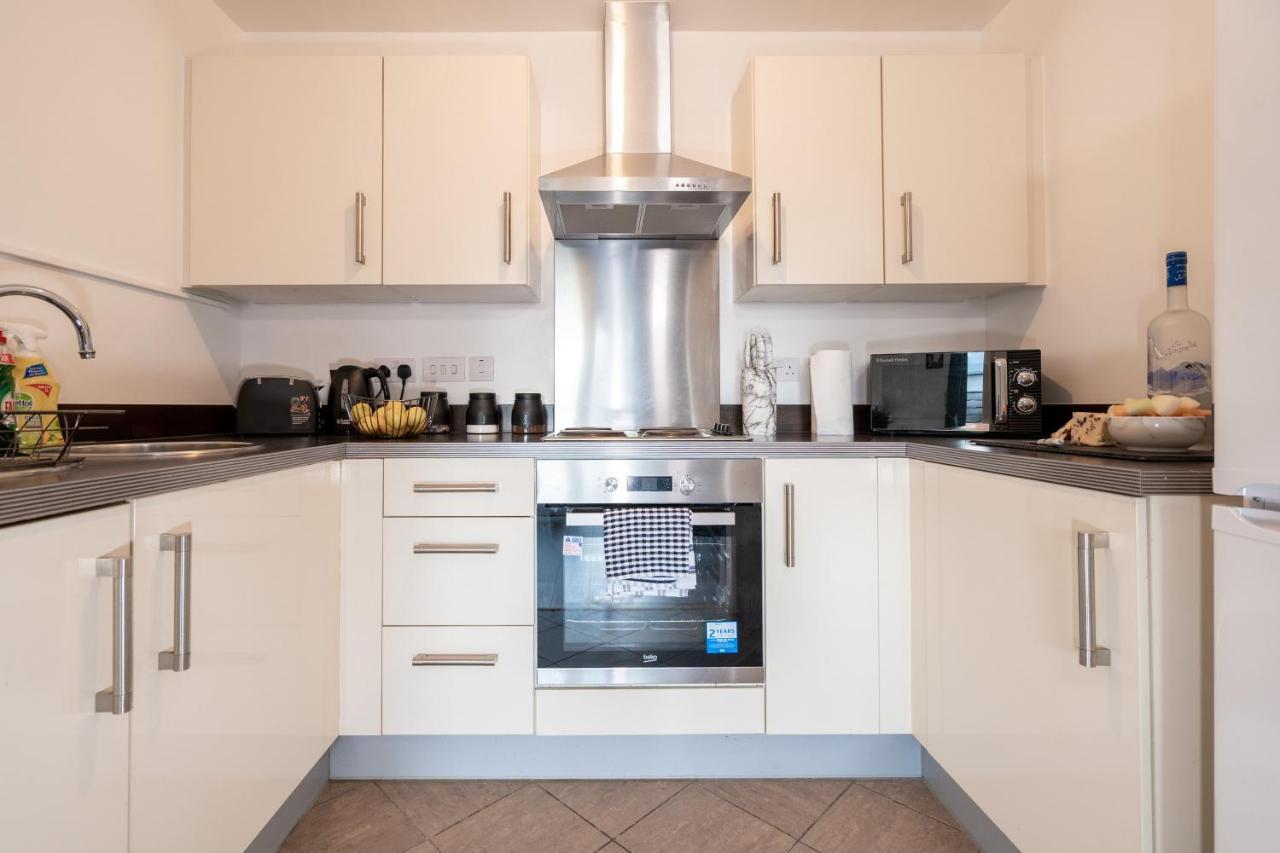 Caliber Stays Birmingham Bliss - Medusa Suite Apartments - Central 2-Bed Retreat - City Attractions, Sleeps 4, Free Netflix, Nearby Parking & Close Proximity - Bullring, Grand Central, The Cube - 5 Minutes Walk Exterior photo