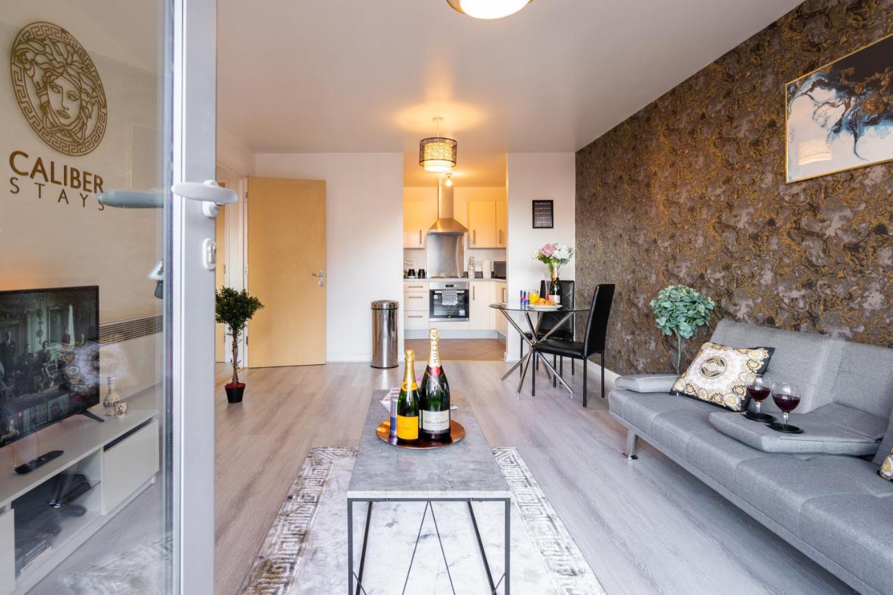 Caliber Stays Birmingham Bliss - Medusa Suite Apartments - Central 2-Bed Retreat - City Attractions, Sleeps 4, Free Netflix, Nearby Parking & Close Proximity - Bullring, Grand Central, The Cube - 5 Minutes Walk Exterior photo