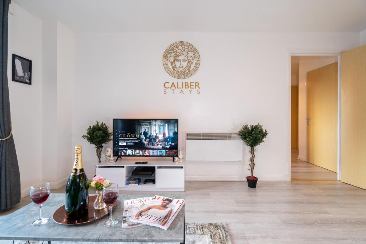 Caliber Stays Birmingham Bliss - Medusa Suite Apartments - Central 2-Bed Retreat - City Attractions, Sleeps 4, Free Netflix, Nearby Parking & Close Proximity - Bullring, Grand Central, The Cube - 5 Minutes Walk Exterior photo