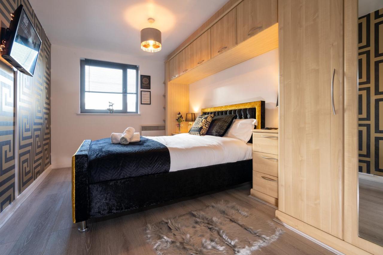 Caliber Stays Birmingham Bliss - Medusa Suite Apartments - Central 2-Bed Retreat - City Attractions, Sleeps 4, Free Netflix, Nearby Parking & Close Proximity - Bullring, Grand Central, The Cube - 5 Minutes Walk Exterior photo