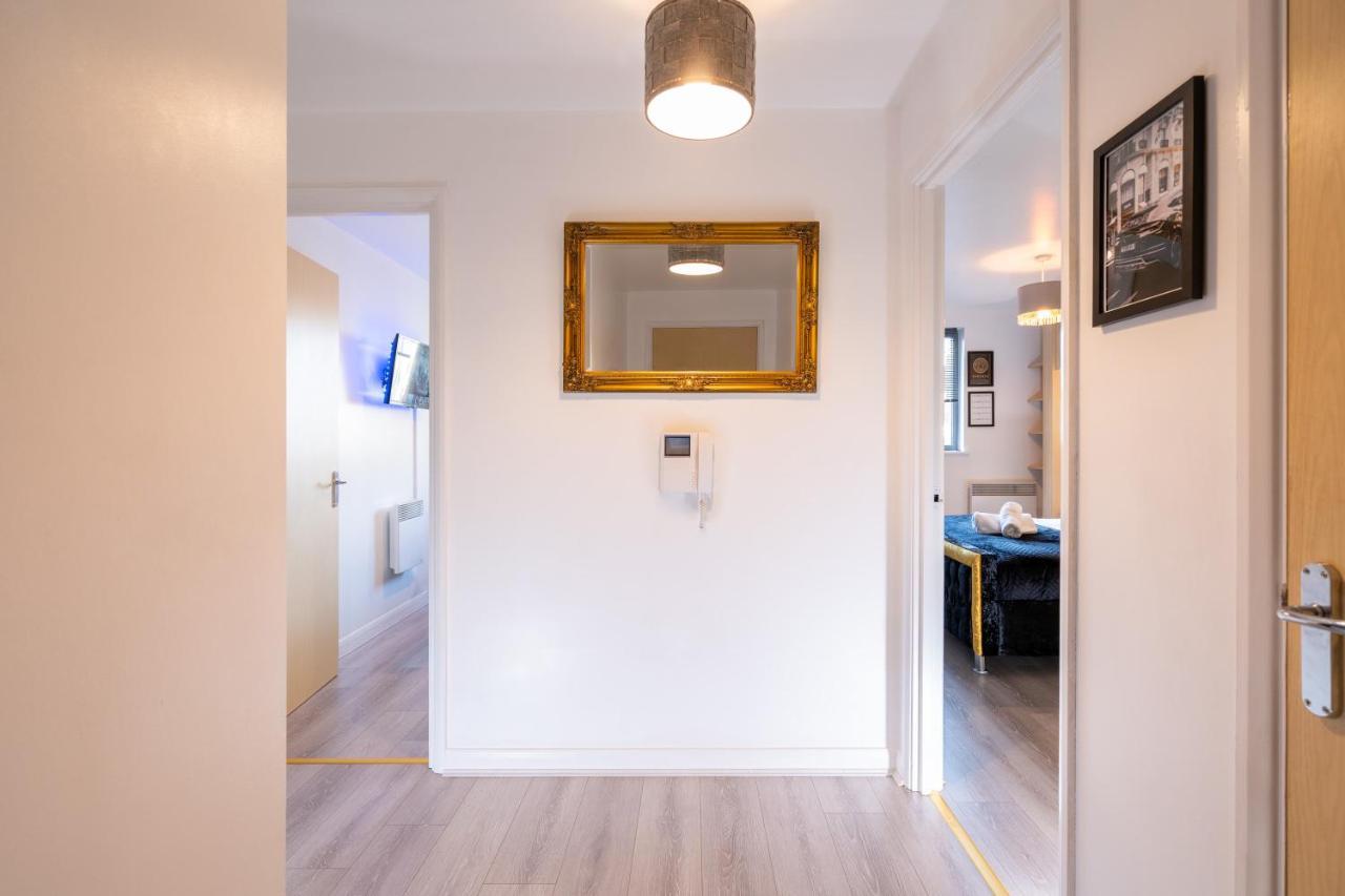 Caliber Stays Birmingham Bliss - Medusa Suite Apartments - Central 2-Bed Retreat - City Attractions, Sleeps 4, Free Netflix, Nearby Parking & Close Proximity - Bullring, Grand Central, The Cube - 5 Minutes Walk Exterior photo